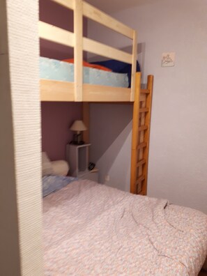 2 habitaciones, tabla de planchar con plancha y wifi 