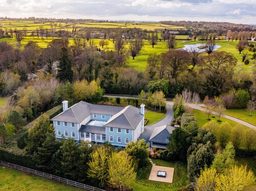 Luxury 7-Bed Villa w/ Gym, Outdoor Sauna, WiFi & Nicklaus Golf at Mount Juliet
