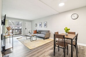 Smart TV, offices - Sweetwater 5B I Beautiful 1Bd Apt I Free Parking (Gainesville)