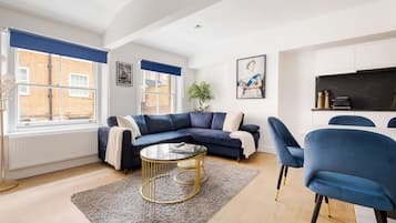 Casa superior, 3 habitaciones, Aire acondicionado | Sala de estar | Una televisión LED, Netflix, Hulu, películas de estreno