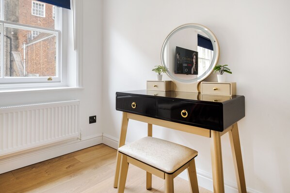 Superior House, 3 Bedrooms, Air conditioning - LONDONERS│Sherlock's Home  (London)