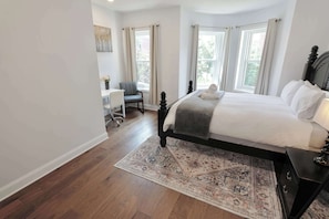 4 Schlafzimmer, Schreibtisch, Bügeleisen/Bügelbrett, Reisekinderbett