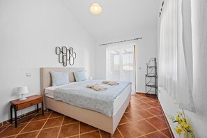 4 bedrooms, iron/ironing board, travel cot, free WiFi