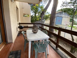 Outdoor dining - Air-conditioned T2 with garden near central beach (Argelès-sur-Mer)