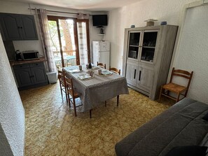 Dining - Air-conditioned T2 with garden near central beach (Argelès-sur-Mer)