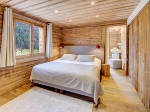 7 bedrooms, free WiFi, bed sheets