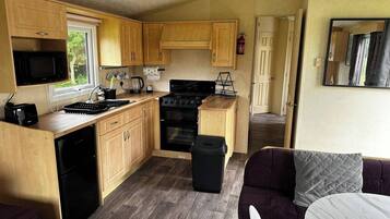 Kabin | Dapur pribadi | Lemari es, microwave, oven, dan kompor