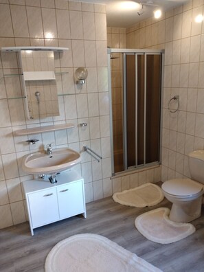 Handtücher, Seife, Toilettenpapier