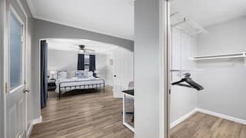 3 makuuhuonetta, työpöytä, silitysrauta/-lauta, ilmainen Wi-Fi