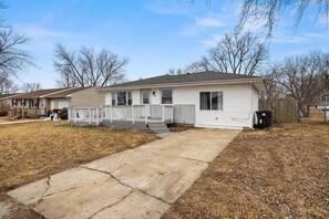 Exterior - Modern Comfort in Morton | Cozy 3BR Home for a Perfect Stay (Morton)