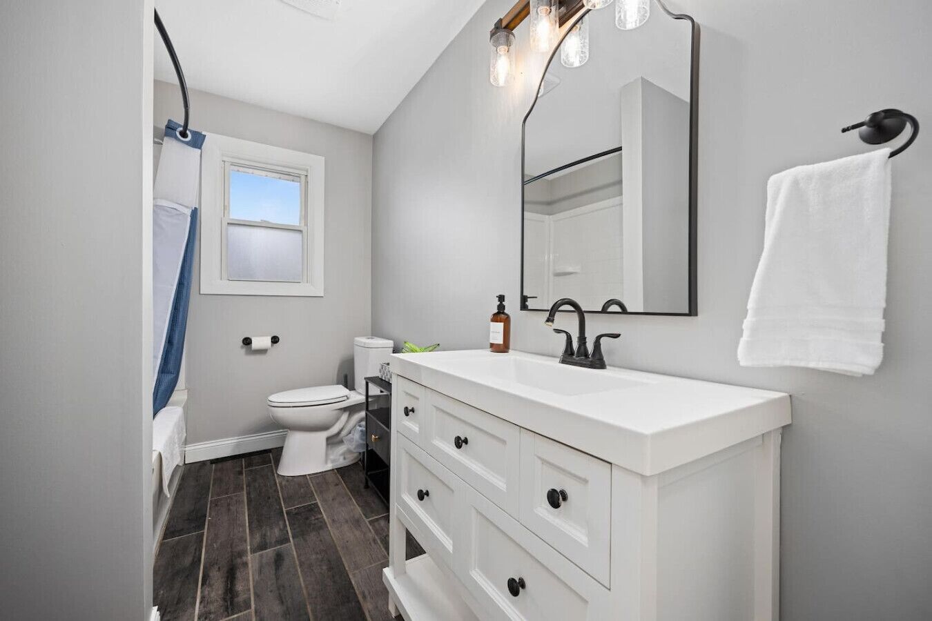 タオル、トイレットペーパー