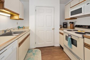 Fridge, microwave, oven, stovetop - Two Bedroom Villa Style Condo with Pool (Ocean City)