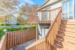 Property grounds - Two Bedroom Villa Style Condo with Pool (Ocean City)