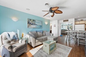 TV - Two Bedroom Villa Style Condo with Pool (Ocean City)