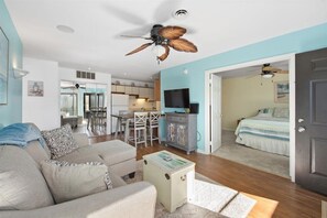 2 bedrooms, WiFi, bed sheets - Two Bedroom Villa Style Condo with Pool (Ocean City)