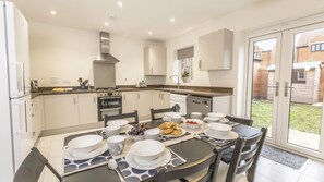 Fridge, microwave, oven, stovetop - Field View House | Brackley Holiday Let | 3 Beds & Sleeps 6 (Brackley)