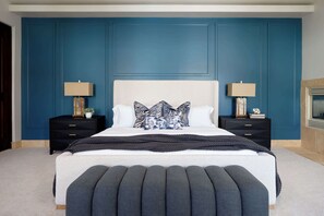 6 chambres, bureau, fer et planche à repasser, lit de bébé portatif