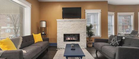 Een televisie en een kantoor