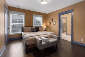 4 bedrooms, desk, iron/ironing board, travel cot - Large Home_Perfect for Teams_Near Plaza+Pets OK (Kansas City)