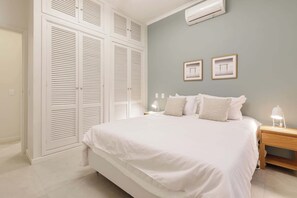 3 bedrooms, iron/ironing board, WiFi, bed sheets - Leblon Coast | Amazing 3 Bedroom in Leblon (Rio de Janeiro)