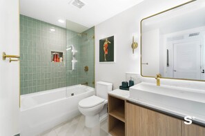 تجهيزات دش، مستلزمات للعناية الشخصية صديقة للبيئة، مجففات شعر، مناشف