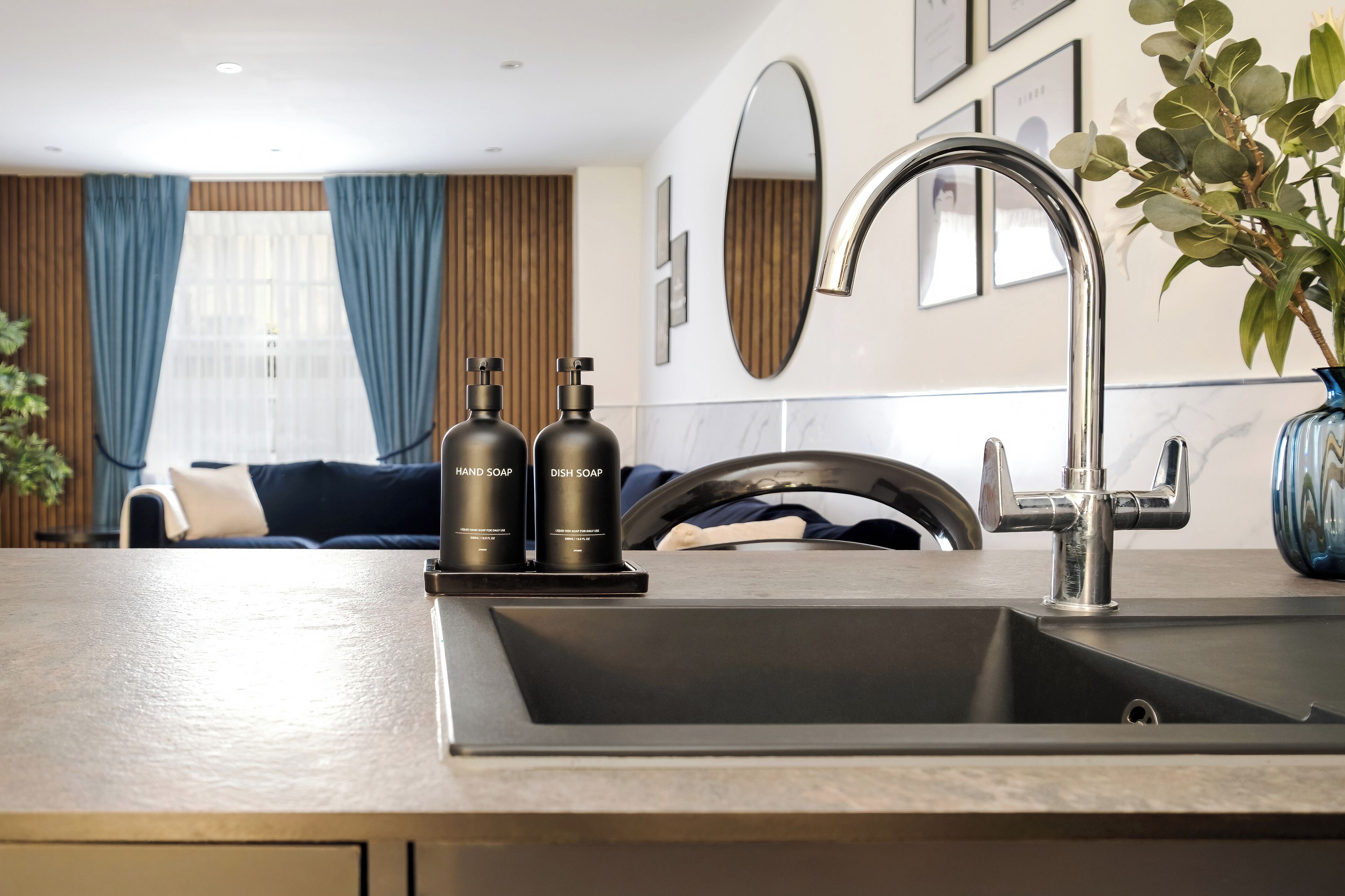 Dupleks Mewah, 4 kamar tidur, AC | Dapur pribadi | Lemari es besar, microwave, oven, dan kompor