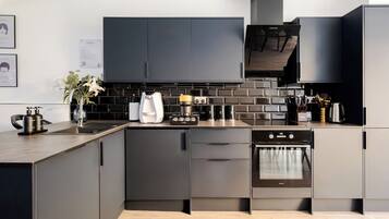 Luxury Duplex, 4 Bedrooms, Air conditioning | Private kitchen | Full-size fridge, microwave, oven, stovetop