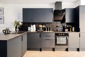 Luxury Duplex, 4 Bedrooms, Air conditioning | Private kitchen | Full-size fridge, microwave, oven, stovetop