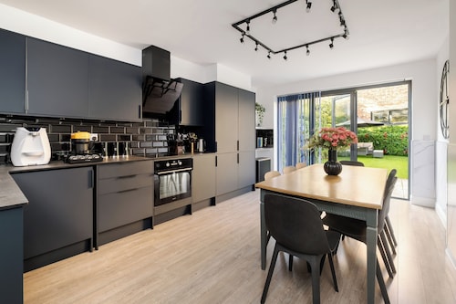 Luxury 4 Bedroom House in Central London