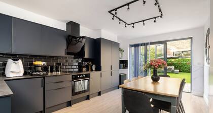 Luxury 4 Bedroom House in Central London
