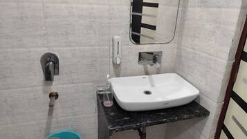 Kamar Double Standar | Kamar mandi