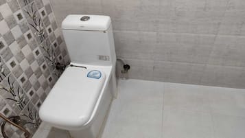 Standard Double Room | Bathroom