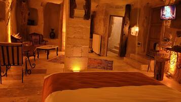 CAVE SUIT 102 | Ropa de cama de alta calidad y tabla de planchar con plancha