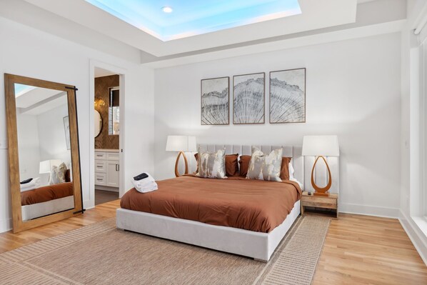 4 bedrooms, iron/ironing board, WiFi, bed sheets - NEW! Modern Multi-Level Home | PoolTable & Rooftop (Nashville)