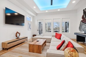 TV, fireplace - NEW! Modern Multi-Level Home | PoolTable & Rooftop (Nashville)