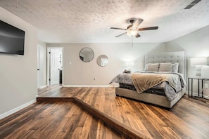 3 habitaciones, tabla de planchar con plancha, wifi y ropa de cama 