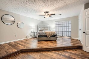 3 多间卧室、熨斗/熨衣板、WiFi、床单