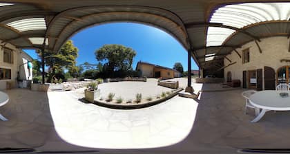 Charmante grange quercynoise du milieu du XIXĂšme siĂšcle 10 personnes