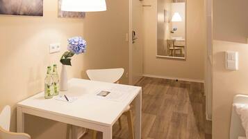 Economy Double Room, Non Smoking | In-room dining