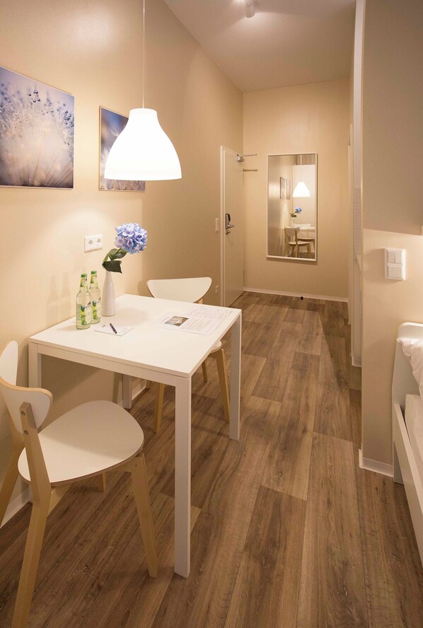 Economy Double Room, Non Smoking | In-room dining