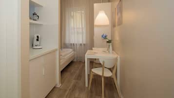 Kamar Double Ekonomi, Bebas Asap Rokok | Makan di kamar