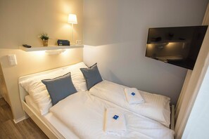 Økonomi-dobbeltrom, ikke-røyk | Skrivebord, strykejern/-brett og wi-fi (inkludert)