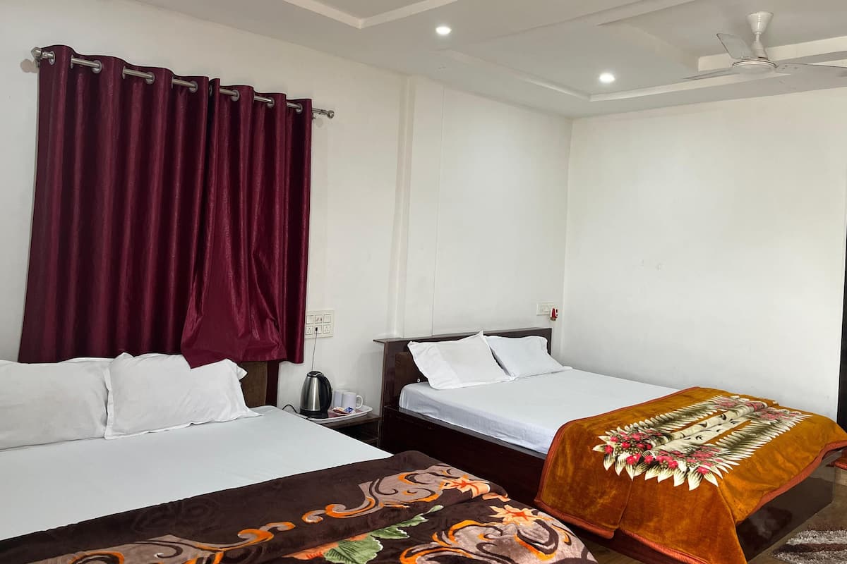 Chambre quadruple, fumeur | Rideaux dâobscurcissement, fer et planche Ă repasser