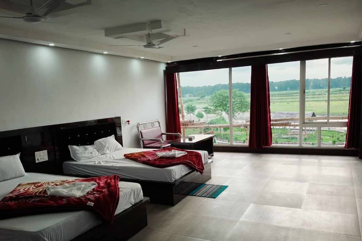 Chambre quadruple Deluxe, fumeur, vue sur le lac | Rideaux dâobscurcissement, fer et planche Ă repasser