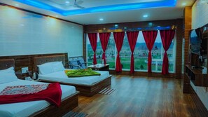 Kamar Quadruple Deluks, Boleh Merokok, pemandangan danau | Tirai kedap cahaya dan setrika/meja setrika