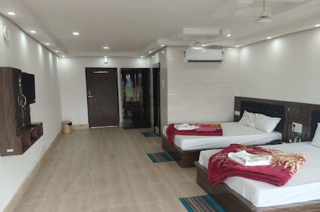 Deluxe Quadruple Room, Smoking, Lake View | Blackout drapes, iron/ironing board