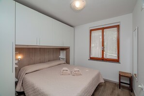 Apartment, 2 Schlafzimmer | 2 Schlafzimmer, hochwertige Bettwaren, Verdunkelungsvorhänge