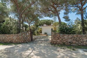 Front of property - Casa Donatella (Orosei)