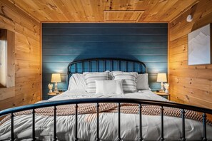 2 bedrooms, iron/ironing board, WiFi, bed sheets - Mountain Views | Hot Tub + Comm Pool | Near Dwntwn (Gatlinburg)