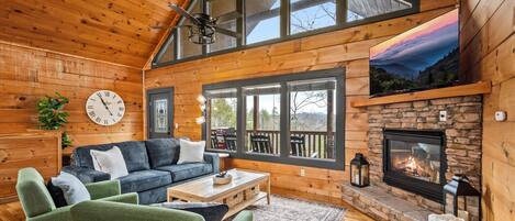 Televisie en een open haard